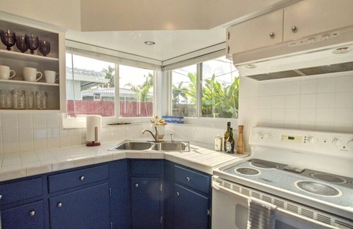 Middle River Terrace House | 2 bedroom, 1 bathroom home, 2 kayaks, around the corner from neighborhood dock