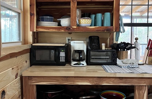 Newnata Cabin | 2 bedroom 1 bath cabin with privacy, 1 mile from main highway