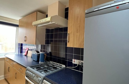 Harrow Road Apartment | 2 bedroom, 1 bath flat in Westbourne Park near Notting Hill, London. Sleeps 5.