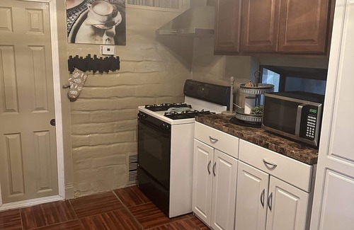 Madera House | 2 bedroom 1 bath home. In the heart of madera.