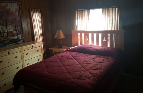 Suring Resort | 2 Bedroom 1 Bath, Indoor Pool, Tennis Court, Game Room, Basketball, Trout river