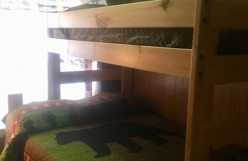 Suring Resort | 2 Bedroom 1 Bath, Indoor Pool, Tennis Court, Game Room, Basketball, Trout river