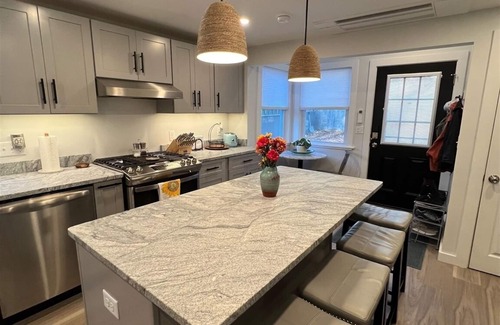 Sebago Cottage | 2-bedroom 1 bath remodeled cottage