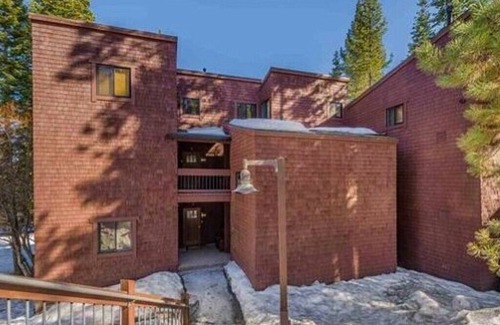 Truckee Condo | 2 Bedroom 1 Bath Ski-In Ski-Out Northstar Ski Trails Condo On Slope-Near Village