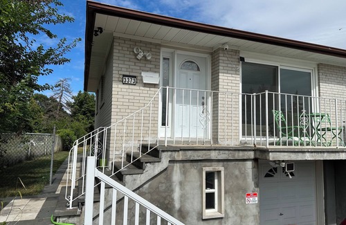 Mississauga House | 2 Bedroom 1 Bathroom house with self check in
