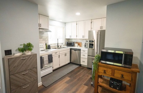 Northtown Apartment | 2-bedroom 1 bathroom apartment near downtown