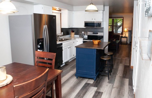 Bellevue House | 2 Bedroom, 1 Bathroom Convenient Green Bay Getaway