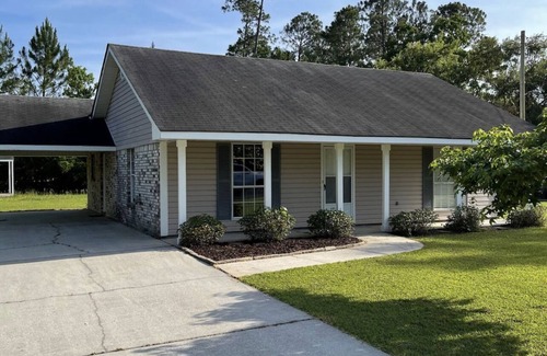 Waveland House | 2 bedroom 1 bathroom house minutes from the beach