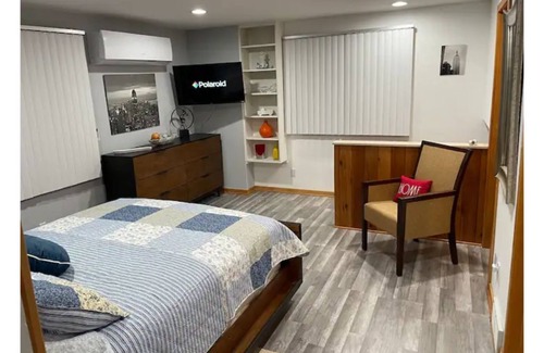 Manitowoc House | 2 Bedroom 1 Bathroom Townhome In Manitowoc