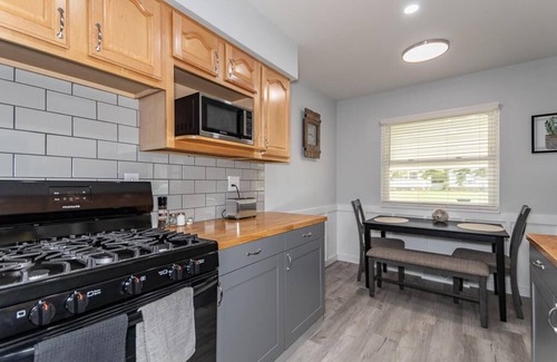 Wickliffe House | 2 bedroom, 1 bathroom, with office Retreat!