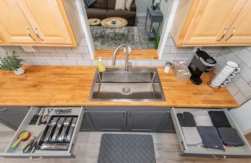 Wickliffe House | 2 bedroom, 1 bathroom, with office Retreat!