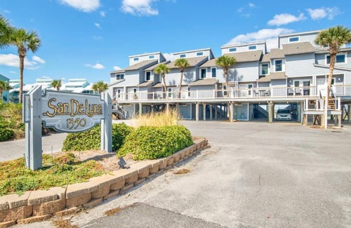 Pensacola Beach House | 2 Bedroom 2.5 Bathroom & Loft #23 San Deluna Townhome Pensacola Beach - Sleeps 9
