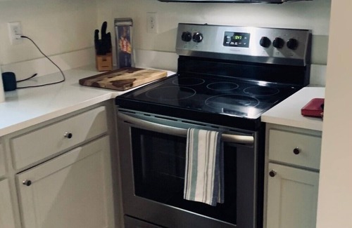Ocean Springs Cottage | 2 Bedroom 2.5 bath Cottage on Government Street, walk to downtown Ocean Springs