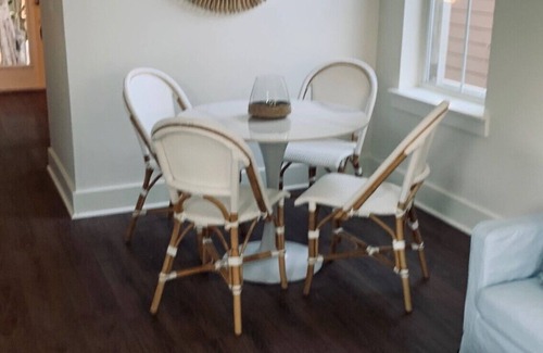 Ocean Springs Cottage | 2 Bedroom 2.5 bath Cottage on Government Street, walk to downtown Ocean Springs