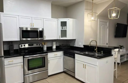 McAllen Condo | 2-Bedroom/2.5 Bath Condo with Pool and Picnic Area