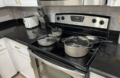 McAllen Condo | 2-Bedroom/2.5 Bath Condo with Pool and Picnic Area