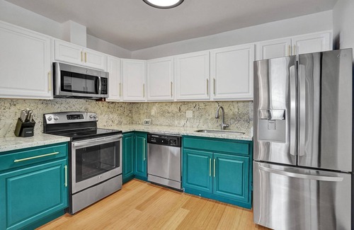 South Middle River House | 2 Bedroom 2 bath heated Salt Water Pool Family Fun & Pet Friendly