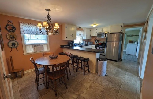 Dennis Port House | 2 Bedroom, 2 Bath, 1100 sqft, sun porch, eat in kitchen, Washer/Dryer, Gas Grill