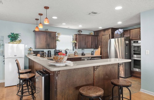 Dickinson Condo | 2-bedroom 2 bath.4 beds total Amazing Waterfront condo w/310 ft lit pier