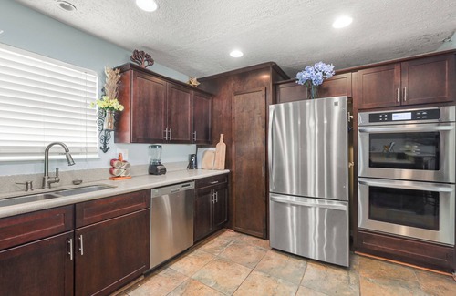 Dickinson Condo | 2-bedroom 2 bath.4 beds total Amazing Waterfront condo w/310 ft lit pier