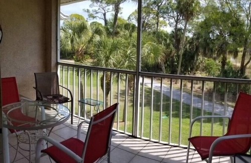 Palmer Ranch Condo | 2-bedroom 2 bath active community at Stoneybrook