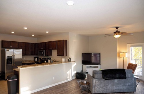 Kutzky Park Apartment | 2 Bedroom 2 Bath Apartment Park Free Near Mayo!