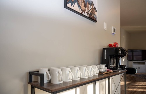 Kutzky Park Apartment | 2 Bedroom 2 Bath Apartment Park Free Near Mayo!