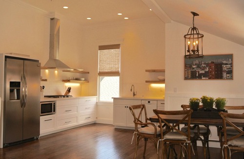 Sonoma Apartment | 2 bedroom/2 bath Apartment with balcony downtown Sonoma