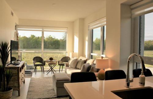 Innisfil Apartment | 2 bedroom 2 bath Aquarius, Friday Harbour, Innisfil, Barrie
