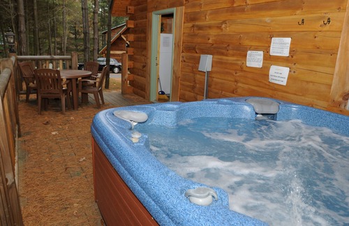 Blue Jay Cabin | 2 Bedroom 2 Bath Cabin - Beaver, WV