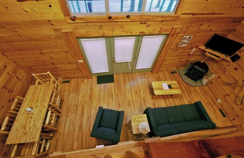 Blue Jay Cabin | 2 Bedroom 2 Bath Cabin - Beaver, WV