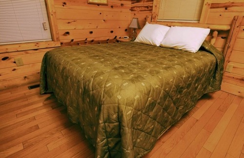 Blue Jay Cabin | 2 Bedroom 2 Bath Cabin