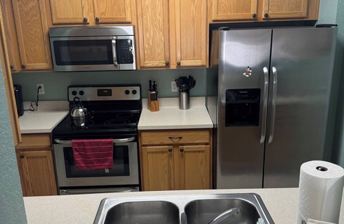 Windsor Hills Condo | 2 Bedroom, 2 Bath Condo 2 miles from Disney and 10 miles from Universal studios.