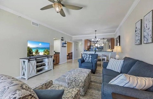 Naples Condo | 2 bedroom/2 bath + Den in Heritage Bay. includes 27 holes of Golf!n