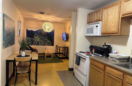 Downtown Pittsburgh Apartment | 2 Bedroom/2 Bath Downtown | Sleeps Six | Walkable