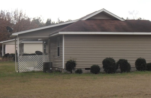 Dublin House | 2 bedroom 2 bath house on quiet street
