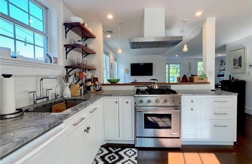 Yachting Village Apartment | 2 Bedroom/2 Bath In the Heart of Newport- Deck + Back Yard + Off-Street Parking!
