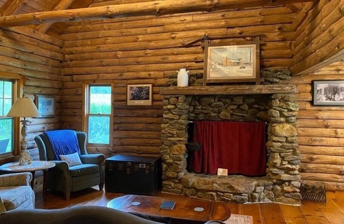 Freeburg Cabin | 2 bedroom, 2 bath log cabin with 3 fireplaces near St Louis & Scott AFB