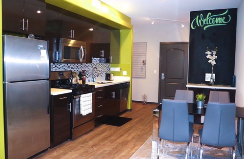 Irvine Business Complex Apartment | 2 Bedroom 2 Bath Modern style luxury Resort. Irvine Diamond center.