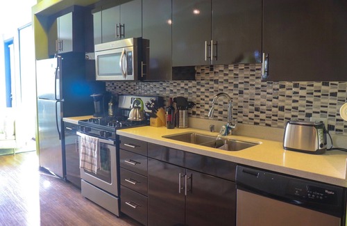 Irvine Business Complex Apartment | 2 Bedroom 2 Bath Modern style luxury Resort. Irvine Diamond center.