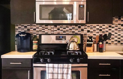 Irvine Business Complex Apartment | 2 Bedroom 2 Bath Modern style luxury Resort. Irvine Diamond center.