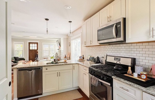 Royal Oak House | 2-bedroom 2 bath Oasis in Royal Oak with Office, Gym, WiFi