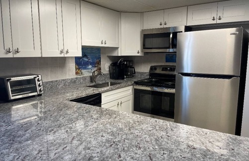 Midtown Ocean City Condo | 2 Bedroom/2 Bath Oceanblock w/Linens, Steps to the Beach, Bus Stop To Boardwalk
