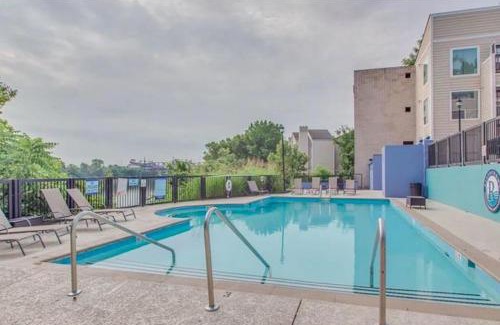 North Capitol House | 2 Bedroom, 2 Bath Riverfront View, WALK to Downtown