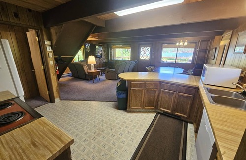 Donner Lake Woods Cabin | 2 bedroom, 2 bath, sleeps 6, West End of Donner Lake DLR#007
