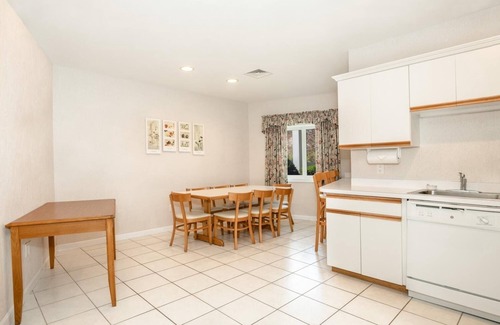 West Yarmouth Apartment | 2 Bedroom 2 Bath Townhouse, Green Harbor Resort, Rental Bikes, Garden