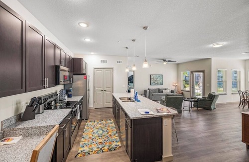 Winter Haven Apartment | 2-bedroom, 2-bath unit offers a family-friendly retreat just mins from LEGOLAND.