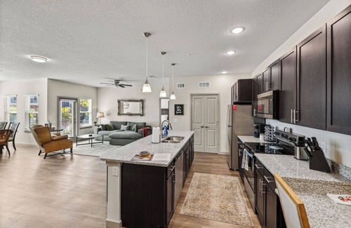 Winter Haven Apartment | 2-bedroom, 2-bath unit offers a family-friendly retreat just mins from LEGOLAND.