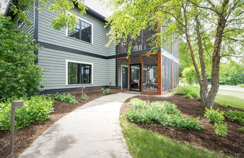 Harbor Springs Cottage | 2 Bedroom-2 Bath Cottage Near Local Ski Resorts! Stay at True North Golf Club