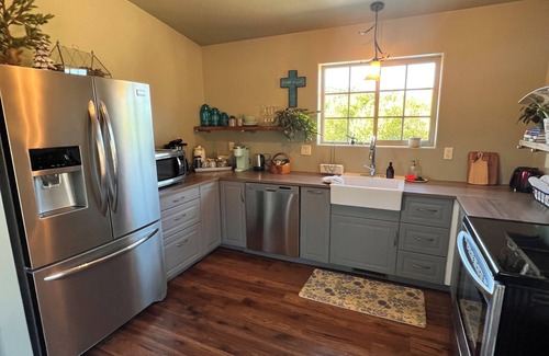 Payson House | 2-bedroom/2 Bath vacation Rental at Green Valley Park, Beautiful Views of lake